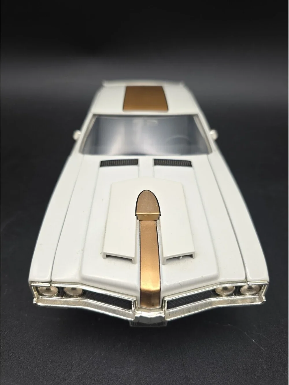 1/18 1969 Oldsmobile 442 Hurst Edition H/O 455 White By ERTL No Box